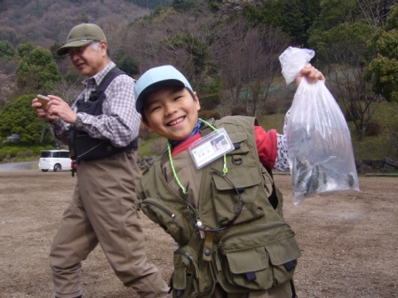 2009ヤマメ稚魚放流4